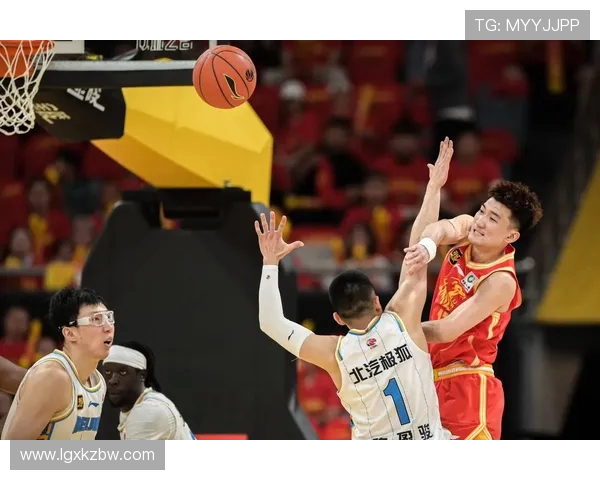 CBA11赛季山东队对阵上海队精彩对决全场回顾与分析