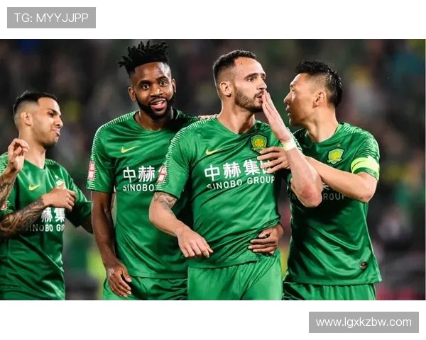 重庆攀岩队在极限运动会中以65分稳居积分榜首位